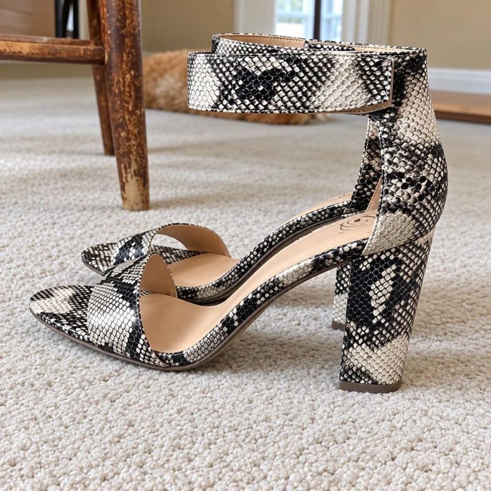 Diva Faux Snakeskin Block Heel Sandals Ankle Strap Size 8 NWOT